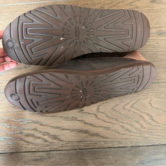 UGG Cooke Grizzly Men's Size 9 Brown Slip On Leather Slippers Missing Size Tags - Picture 5 of 9